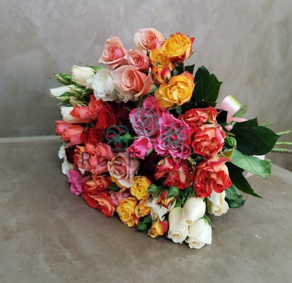 Букет цветов из: Розы в Красный путь