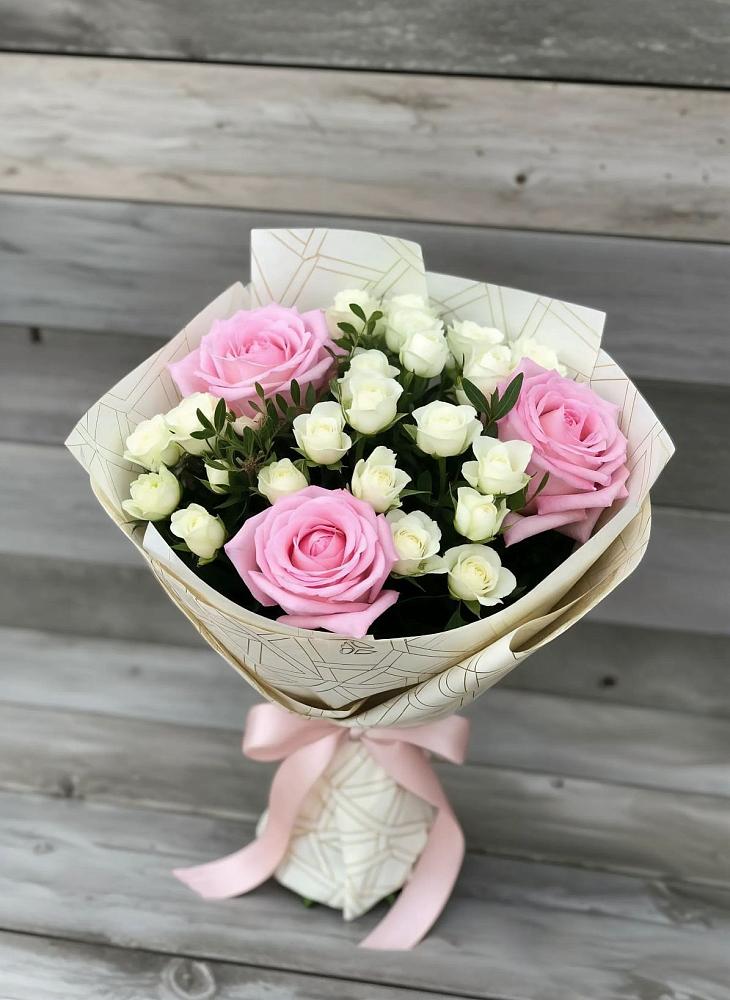 Букет цветов из: Розы в Красный путь