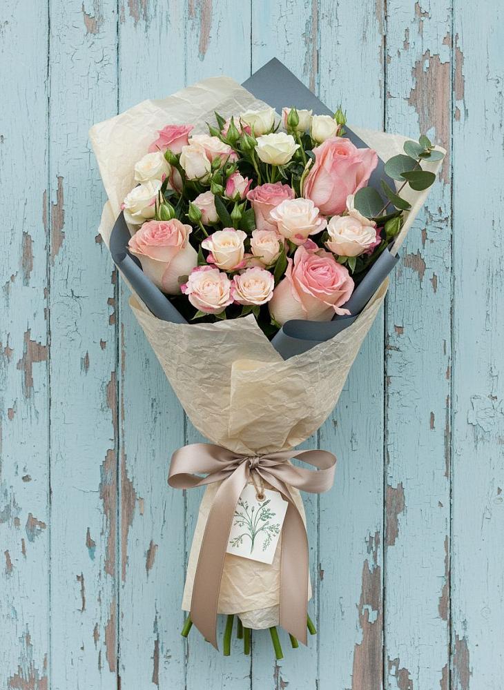 Букет цветов из: Розы в Красный путь