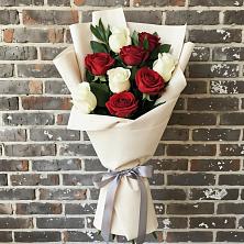 Букет цветов из:  Розы в Красный путь