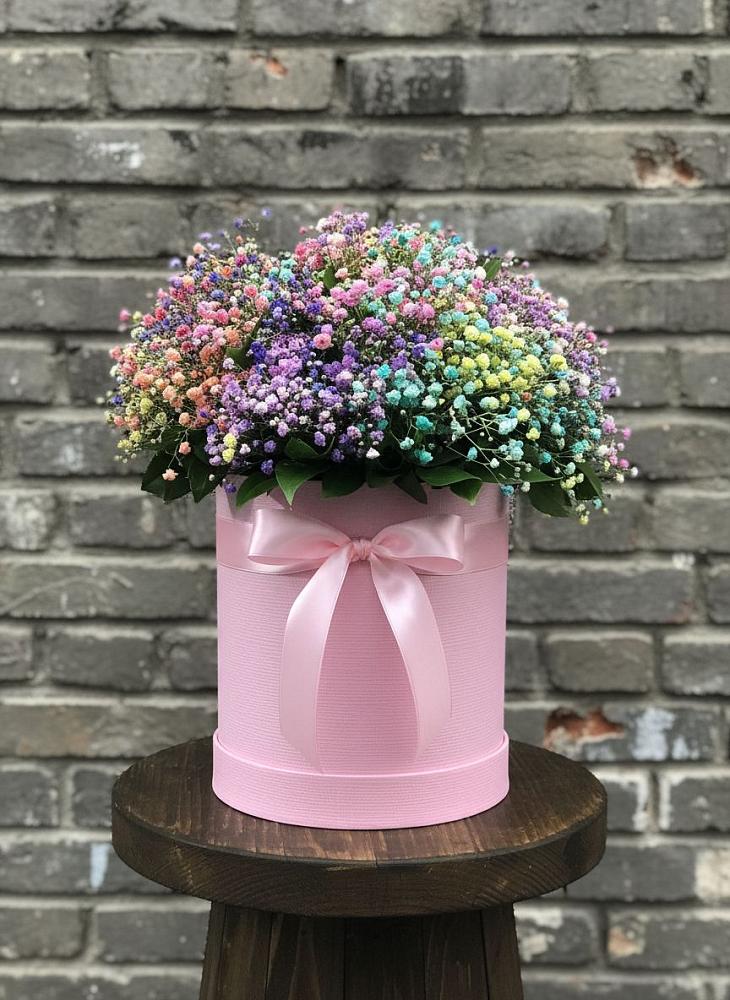 Цветочная композиция из Гипсофила и Розы в шляпной коробке в Красный путь