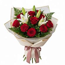 Букет цветов из:  Лилии и Розы в Красный путь