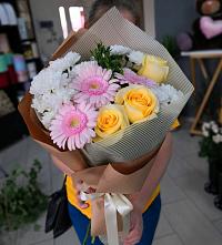 Букет цветов из:  Герберы, Розы и Хризантемы #REPLACE_PRED# Красный путь
