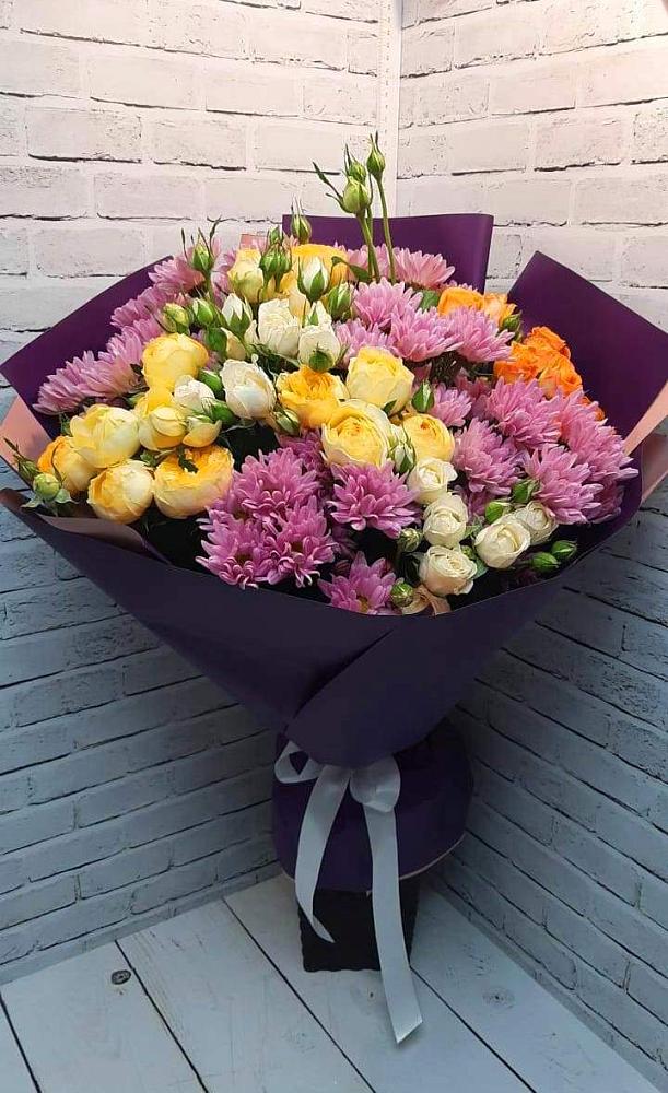 Букет цветов из: Хризантемы и Розы в Красный путь