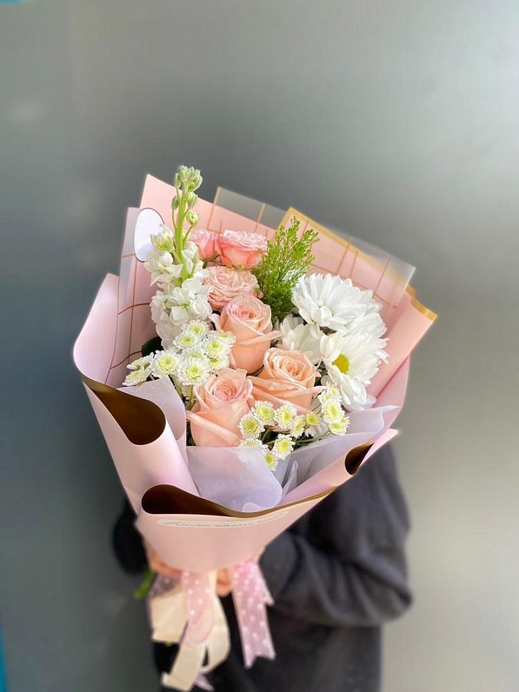 Букет цветов из: Хризантемы и Розы в Красный путь