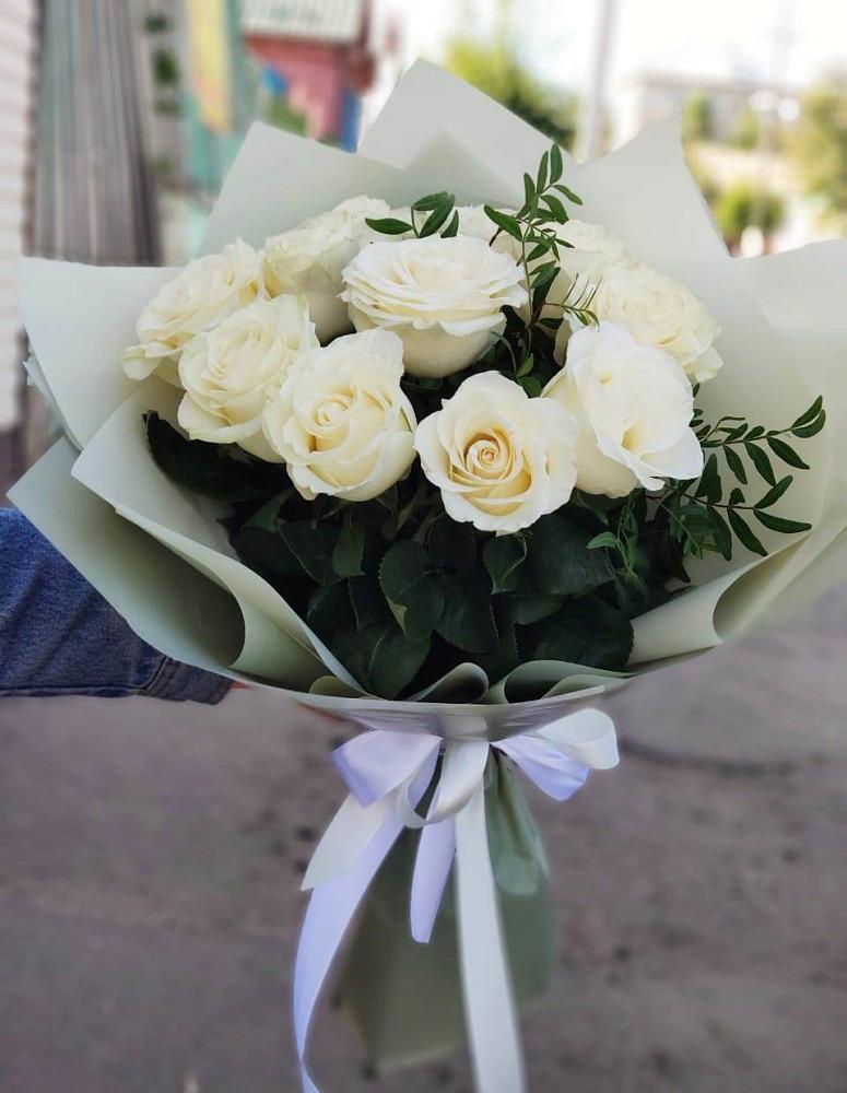 Букет Белые розы Проуд в Красный путь