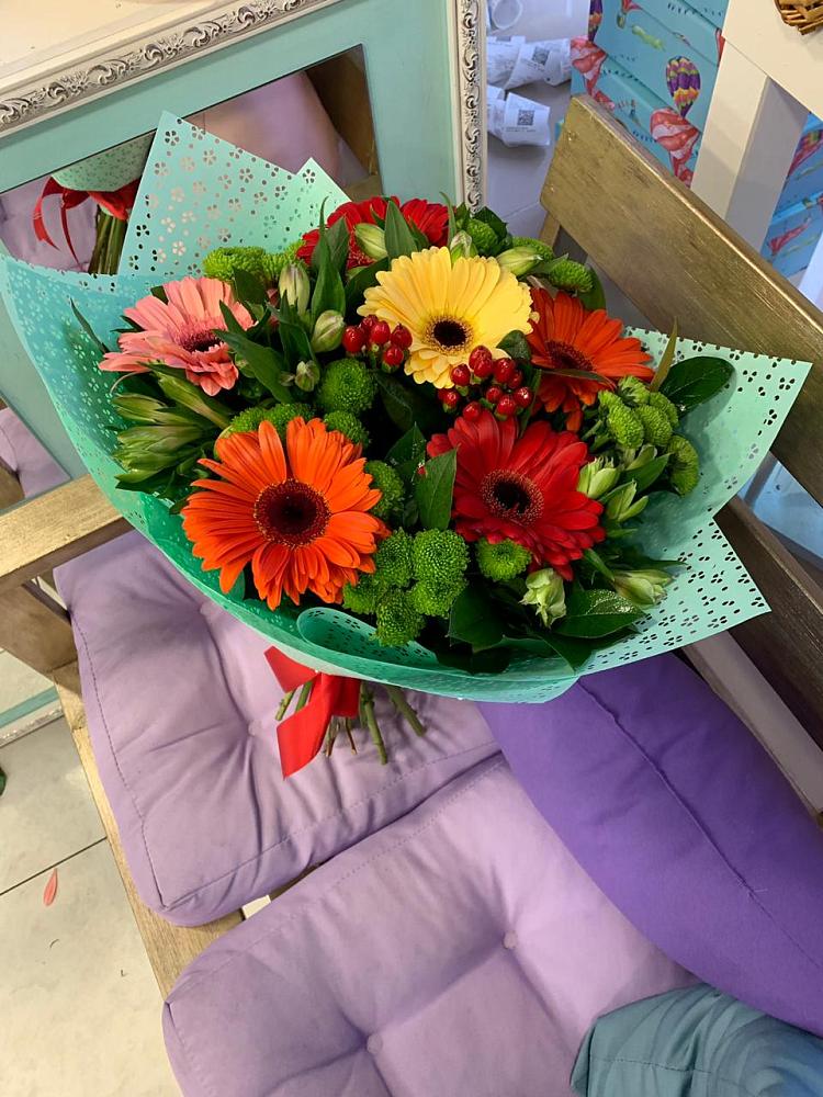 Букет цветов из: Герберы, Хризантемы и Альстромерии в Красный путь