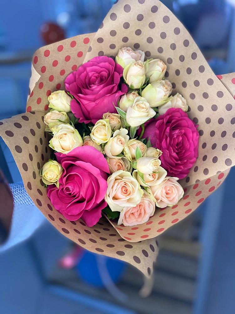 Букет цветов из: Розы в Красный путь