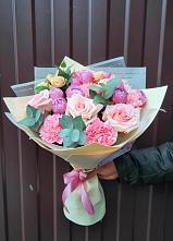 Букет цветов из:  Розы и Гвоздики #REPLACE_PRED# Красный путь