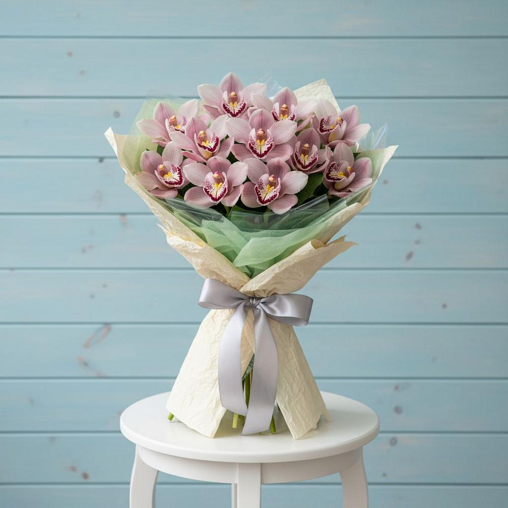 Букет цветов из: Орхидеи и Розы в Красный путь