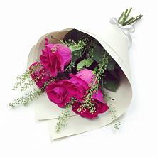 Букет цветов из:  Розы в Красный путь