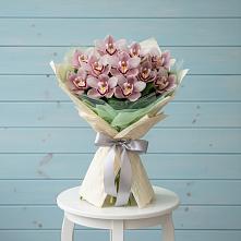 Букет цветов из:  Орхидеи и Розы в Красный путь