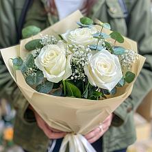 Букет цветов из:  Розы в Красный путь