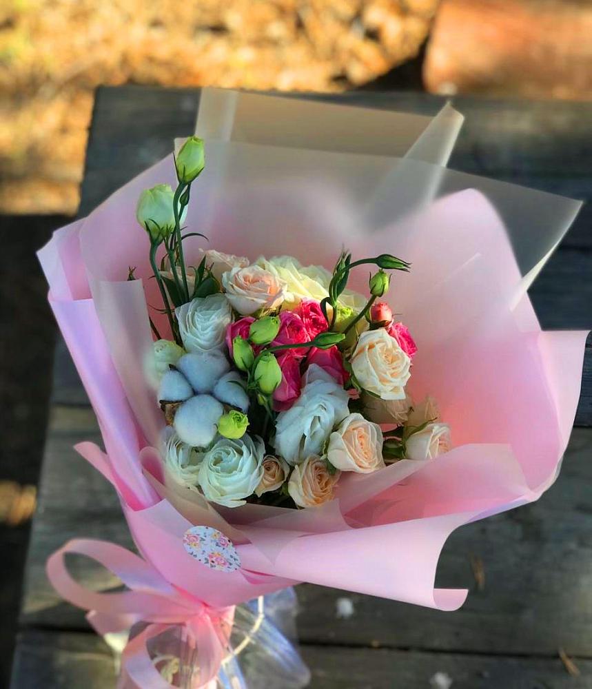 Букет цветов из: Розы и Лизиантусы в Красный путь