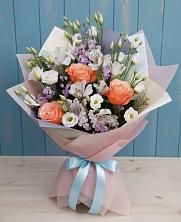 Букет цветов из:  Лизиантусы, Розы, Альстромерии и Гипсофила в Красный путь