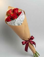 Букет цветов из:  Розы в Красный путь