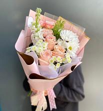 Букет цветов из:  Хризантемы и Розы в Красный путь