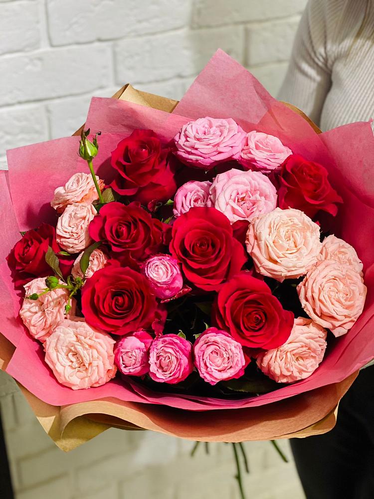 Букет цветов из: Розы в Красный путь