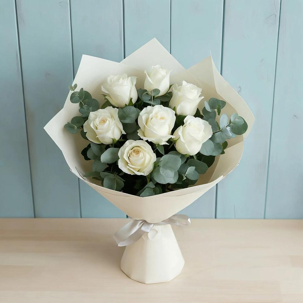 Букет Белые розы в Эвкалипте в Красный путь