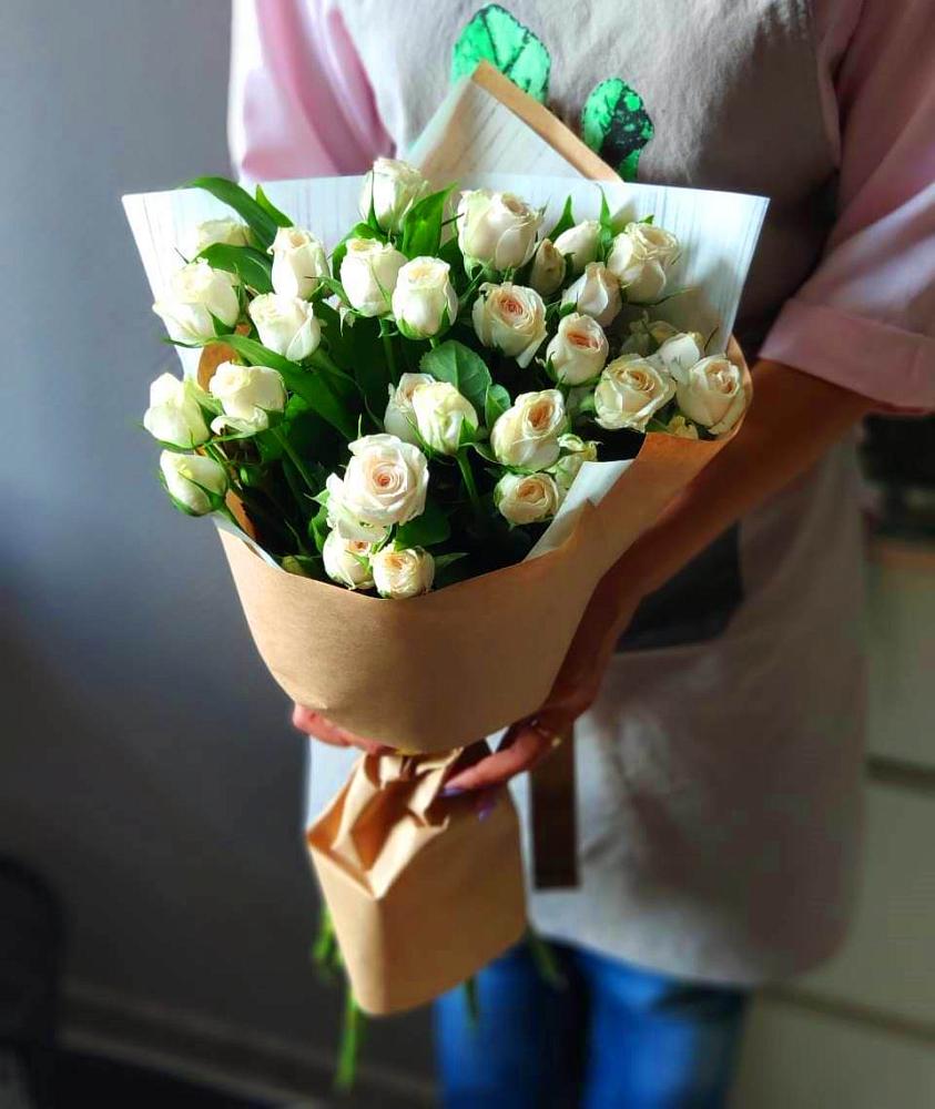 Букет цветов из: Розы в Красный путь