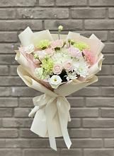 Букет цветов из:  Гвоздики, Розы, Лизиантусы и Хризантемы в Красный путь