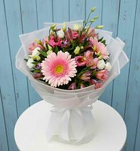 Букет цветов из:  Герберы, Альстромерии и Лизиантусы в Красный путь