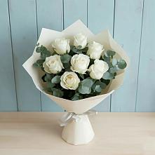 Букет Белые розы в Эвкалипте в Красный путь