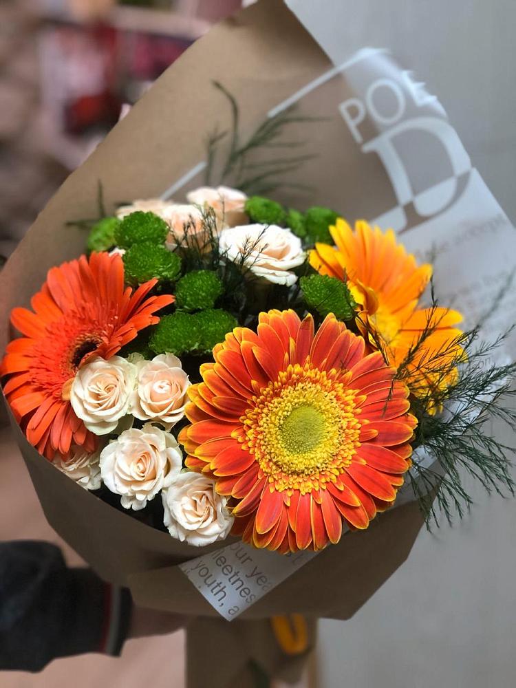 Букет цветов из: Герберы, Хризантемы и Розы в Красный путь