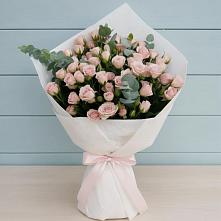 Букет цветов из:  Розы в Красный путь