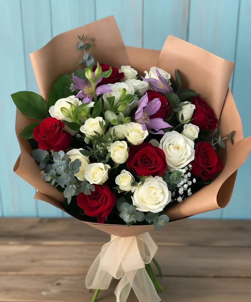 Букет цветов из: Розы и Альстромерии в Красный путь