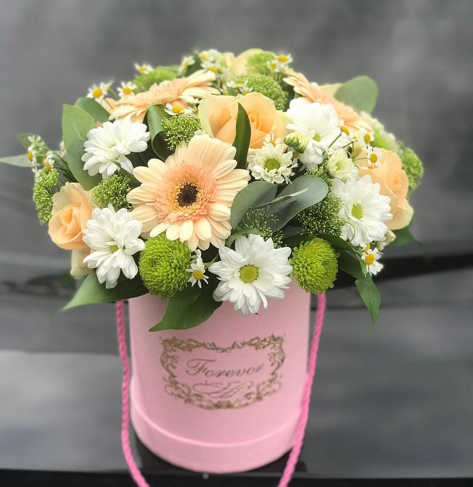 Цветочная композиция из Розы, Герберы и Хризантемы в шляпной коробке в Красный путь