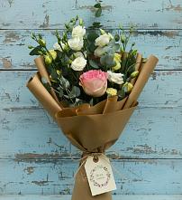 Букет цветов из:  Розы и Лизиантусы в Красный путь