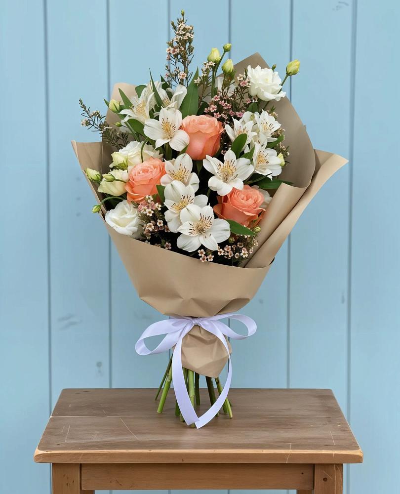 Букет цветов из: Альстромерии, Лизиантусы, Розы и Хризантемы в Красный путь