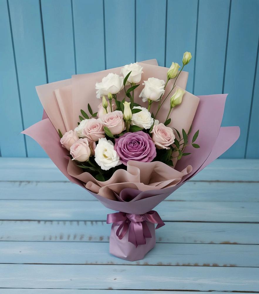 Букет цветов из: Розы и Лизиантусы в Красный путь