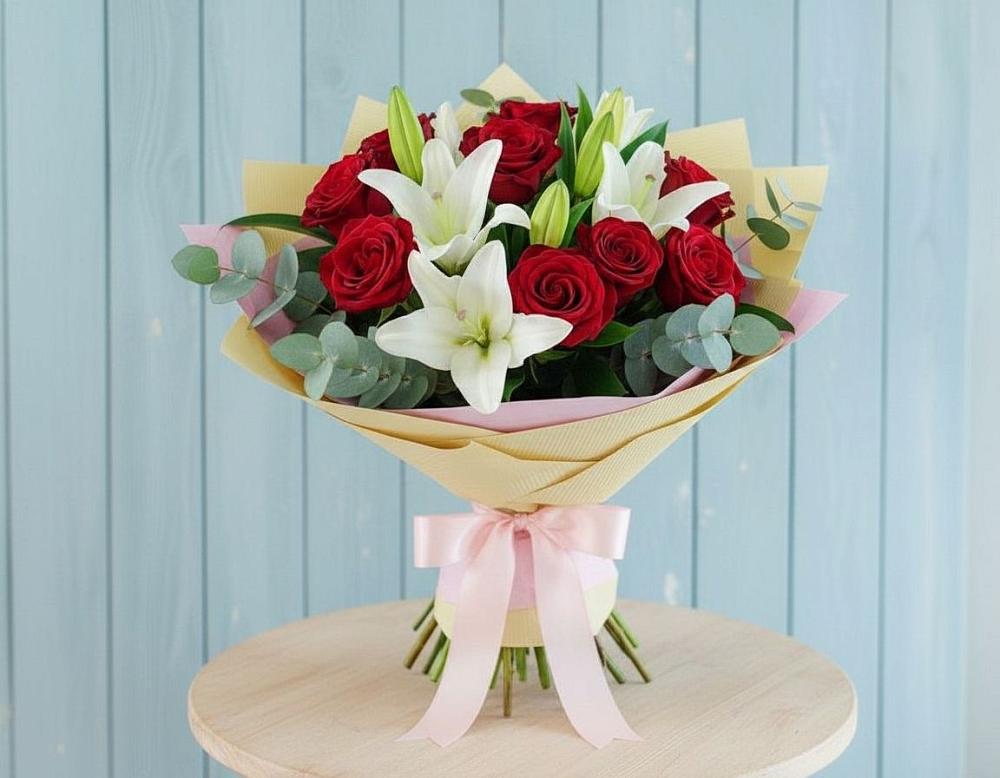 Букет цветов из: Лилии и Розы в Красный путь